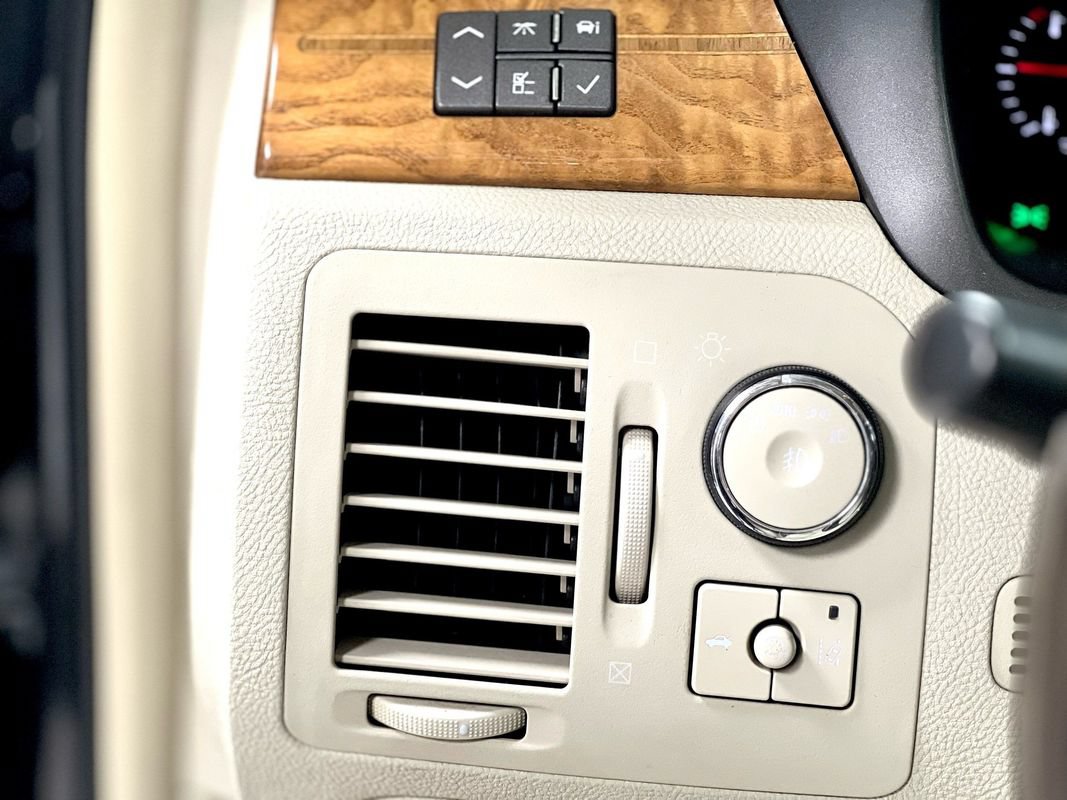 Used 2011 Cadillac DTS Platinum FWD image 28