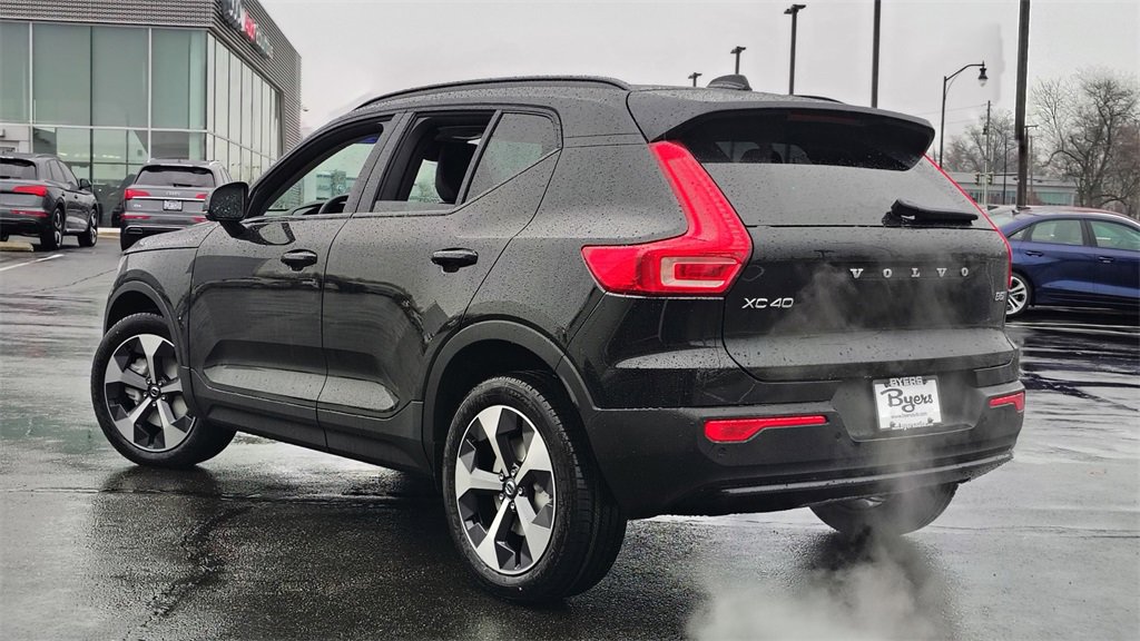 New 2026 Volvo XC40 B5 Core w/ Climate Package image 4
