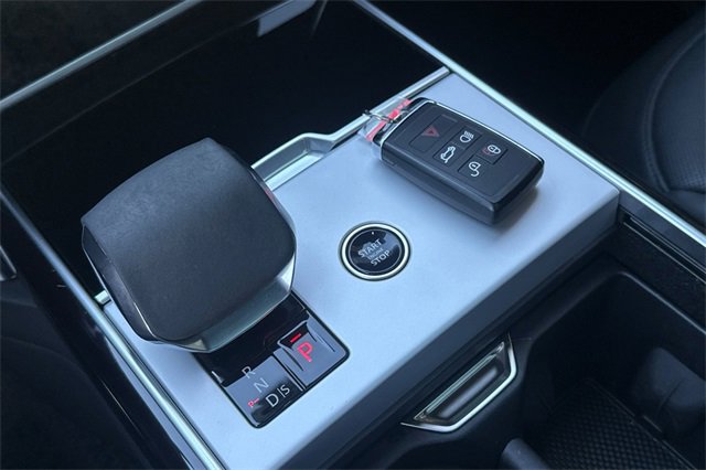 Used 2024 Land Rover Range Rover SE image 11