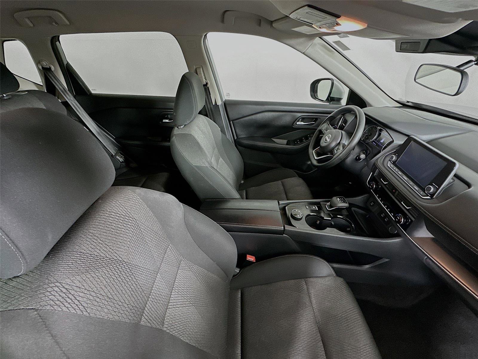 Used 2024 Nissan Rogue SV image 25