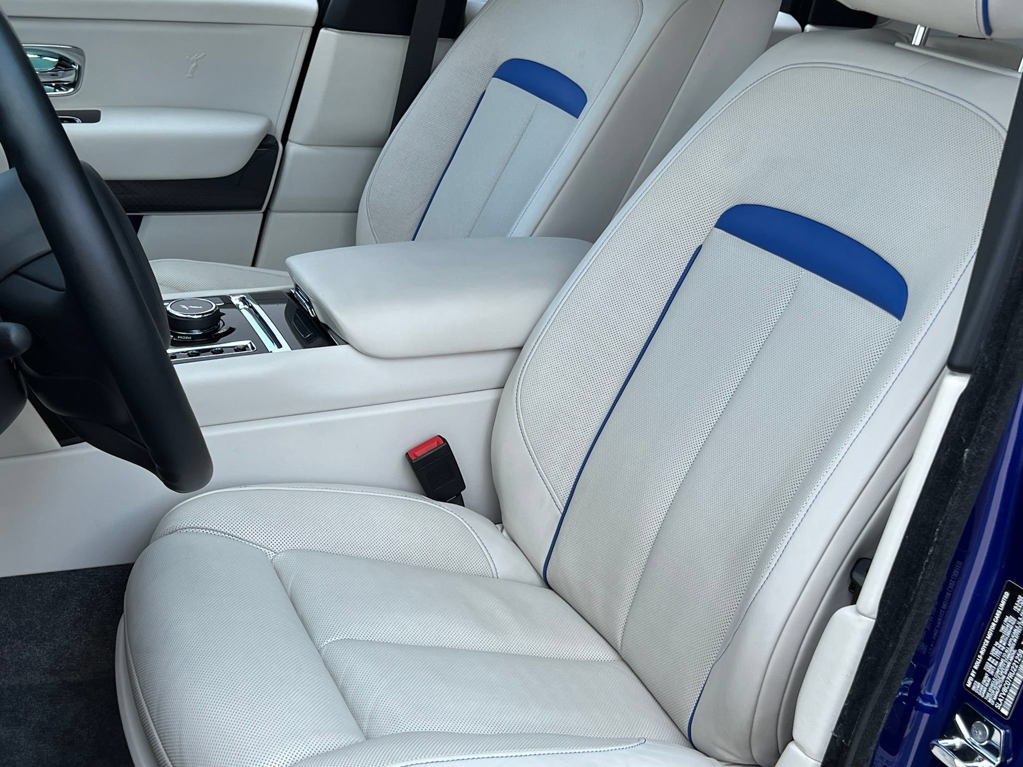 Used 2024 Rolls-Royce Cullinan Black Badge w/ Dark Exterior Package AWD/4WD image 6