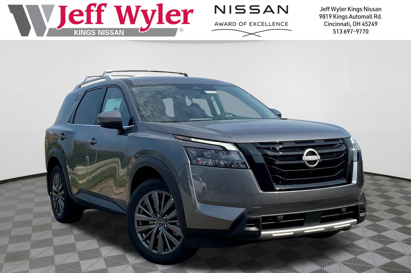 New 2025 Nissan Pathfinder SL w/ SL Premium Package