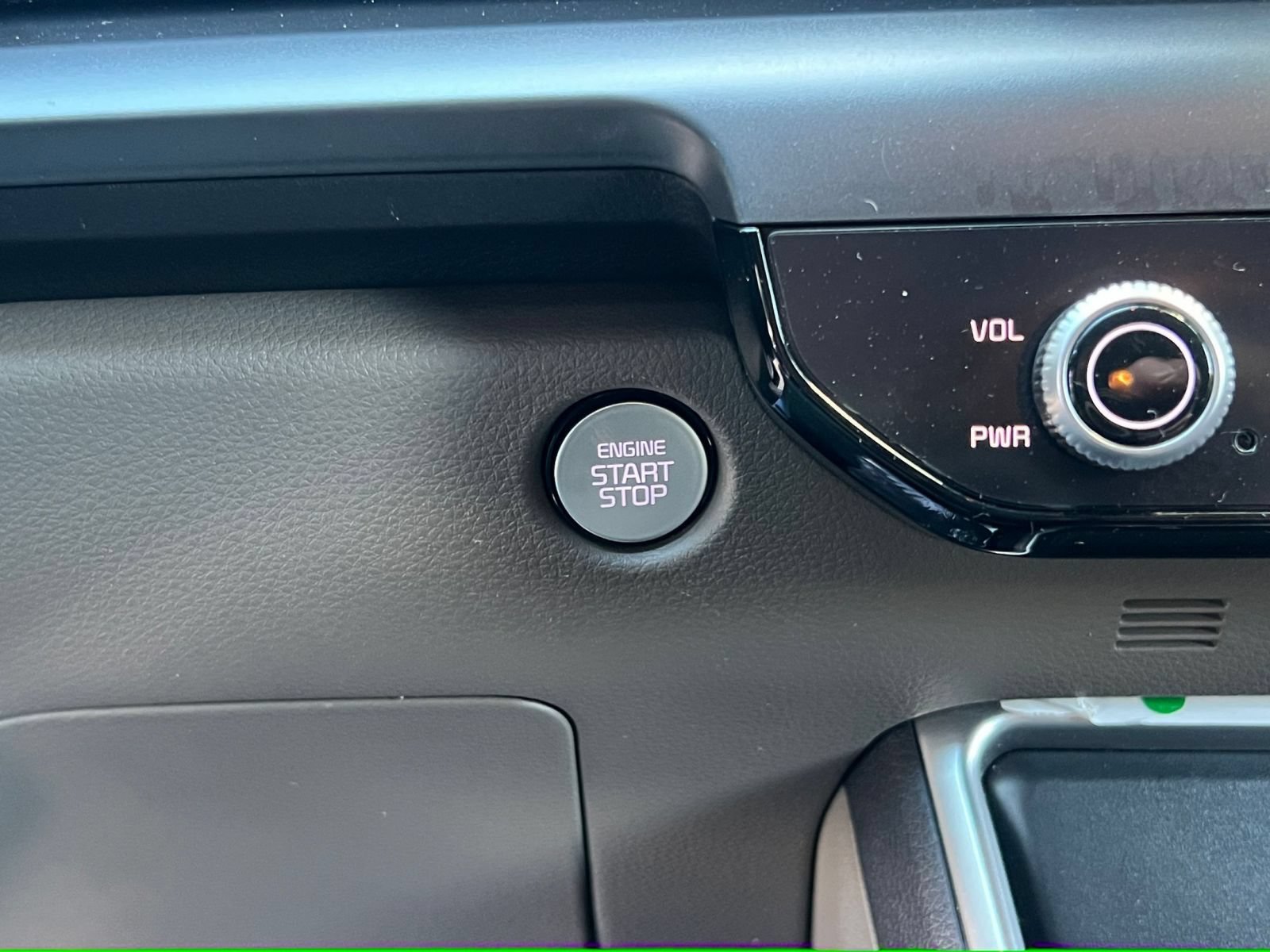 Used 2026 Kia Carnival FWD image 24