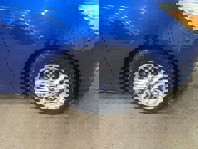 Used 2018 Ford Focus SE FWD image 2