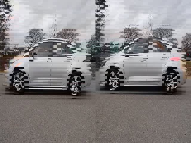 Used 2023 Toyota Corolla LE image 2