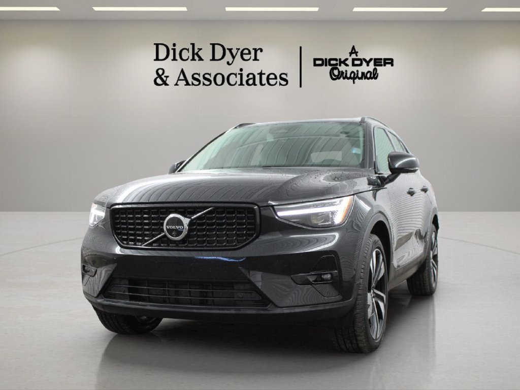 Used 2025 Volvo XC40 B5 Ultra AWD/4WD image 5