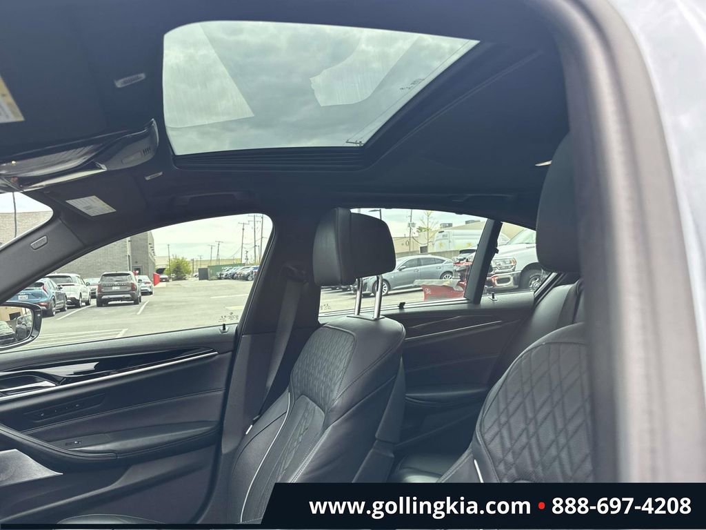 Used 2018 BMW M550i xDrive AWD/4WD image 19