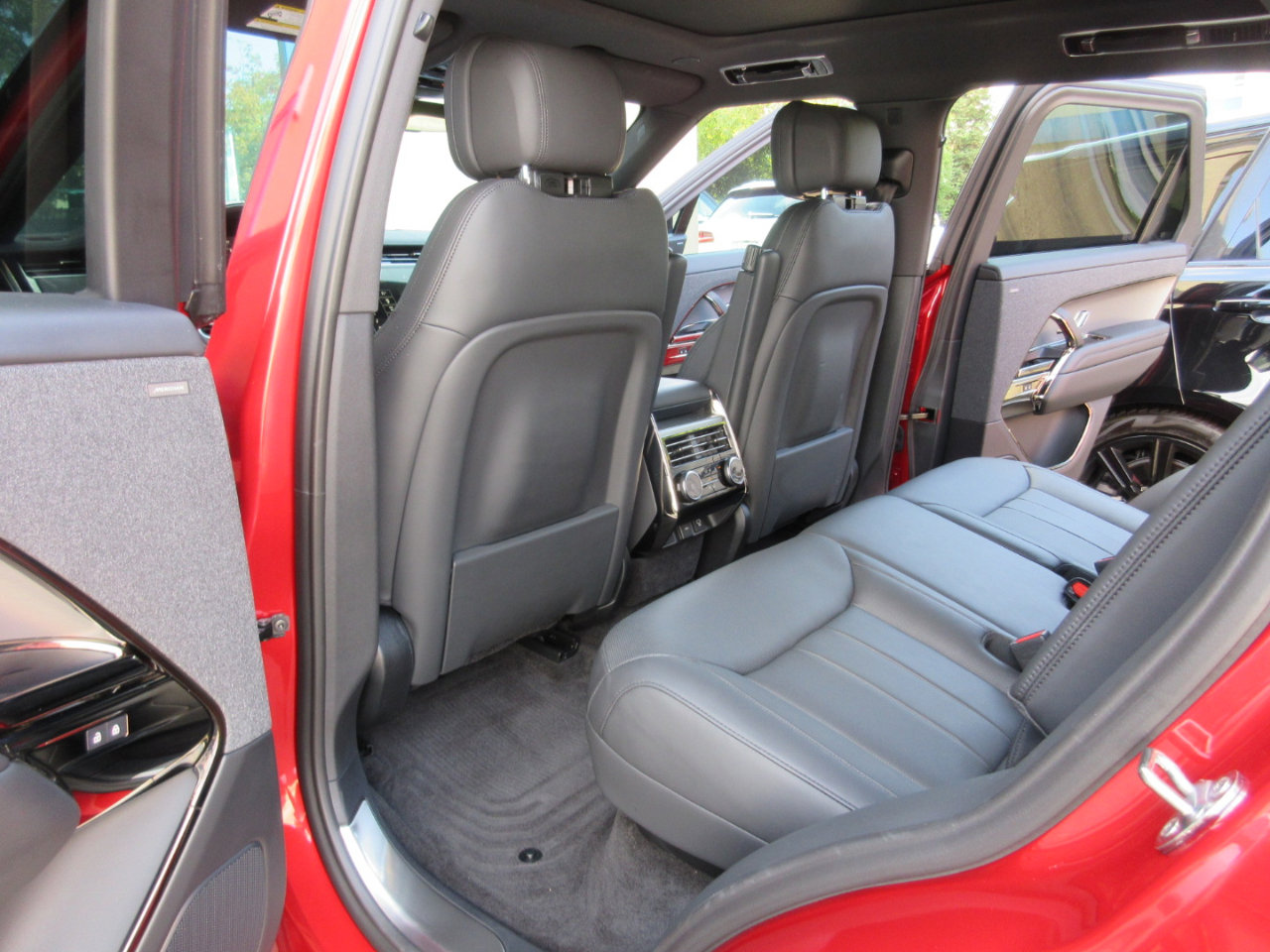 Used 2024 Land Rover Range Rover Sport SE image 39