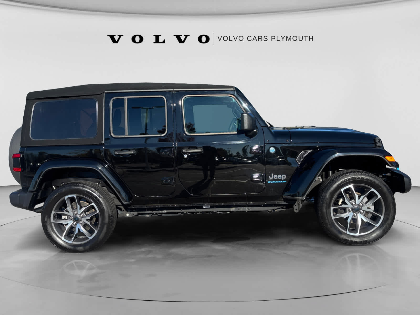 Used 2024 Jeep Wrangler Unlimited w/ Convenience Group AWD/4WD image 8
