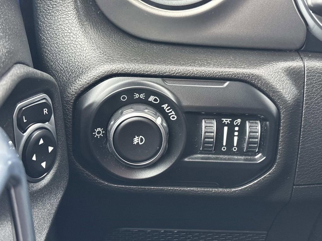 Used 2021 Jeep Wrangler Unlimited Sport image 24