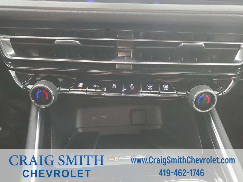 Used 2025 Chevrolet Traverse LT FWD image 27