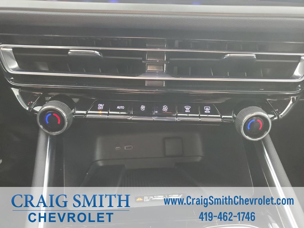 Used 2025 Chevrolet Traverse LT FWD image 27