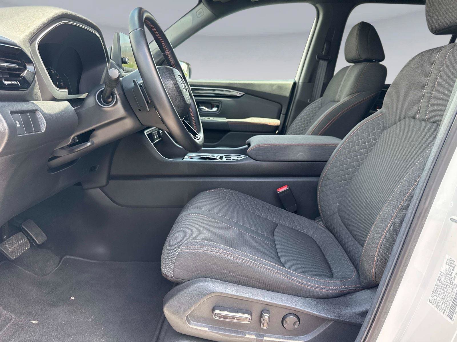 Certified 2025 Honda Pilot Sport image 21