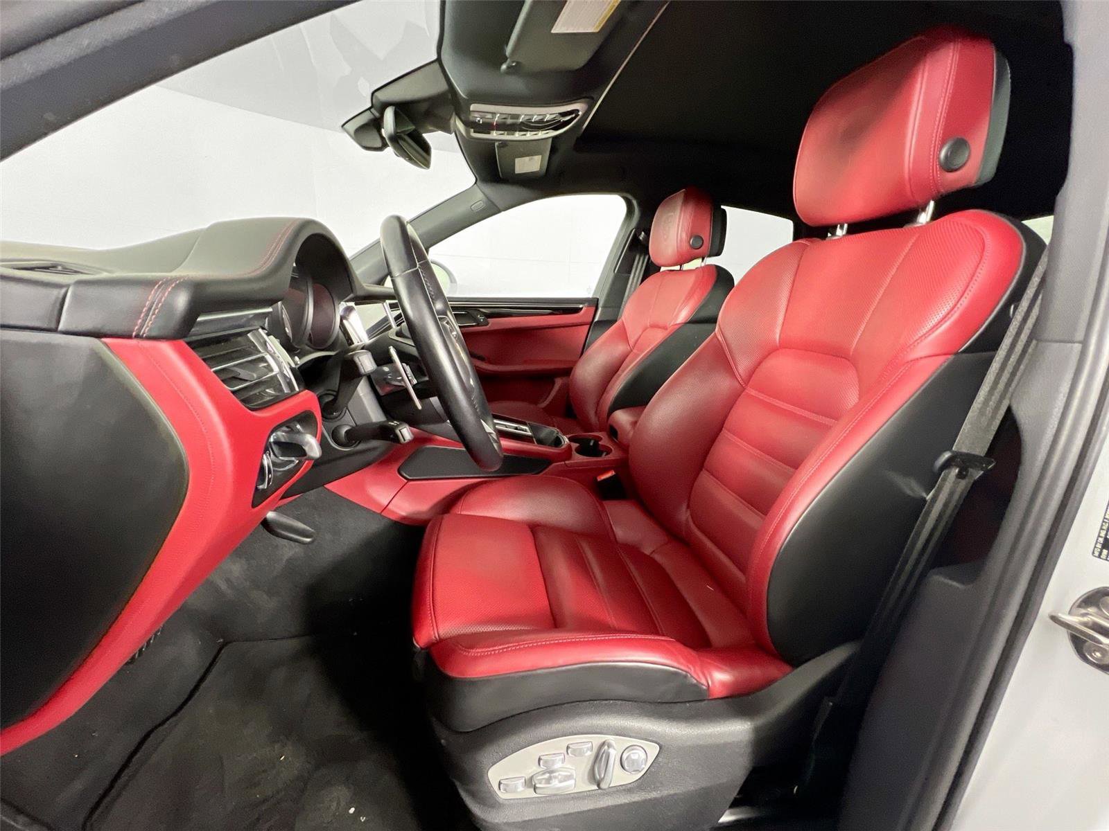 Used 2023 Porsche Macan S image 19