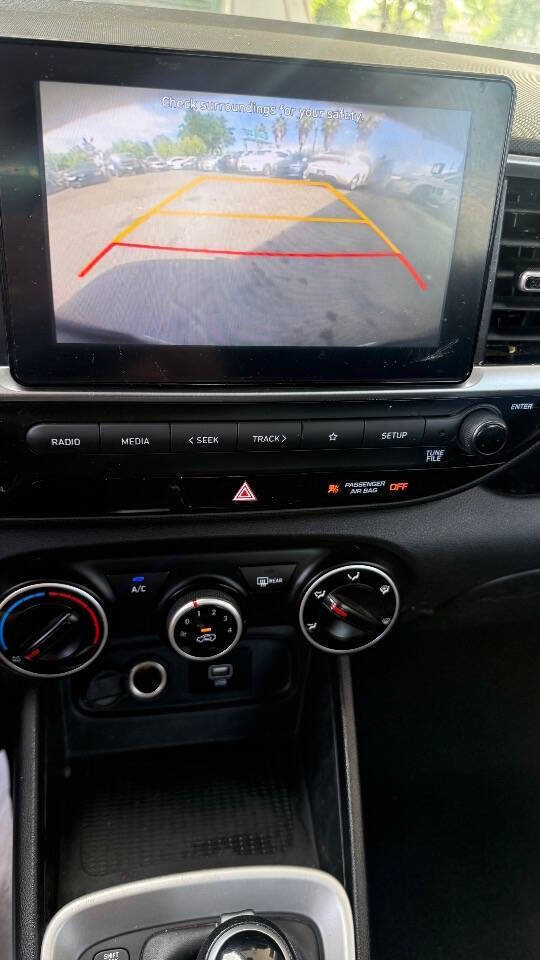 Used 2020 Hyundai Venue SE FWD image 12