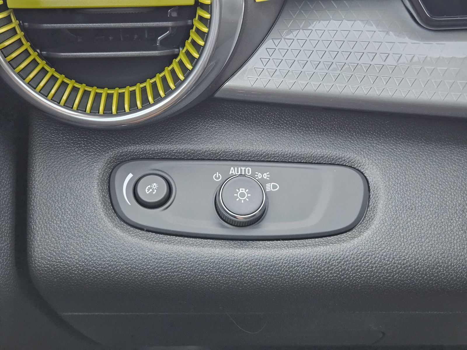 New 2026 Chevrolet Trax LT w/ Driver Confidence Package image 22