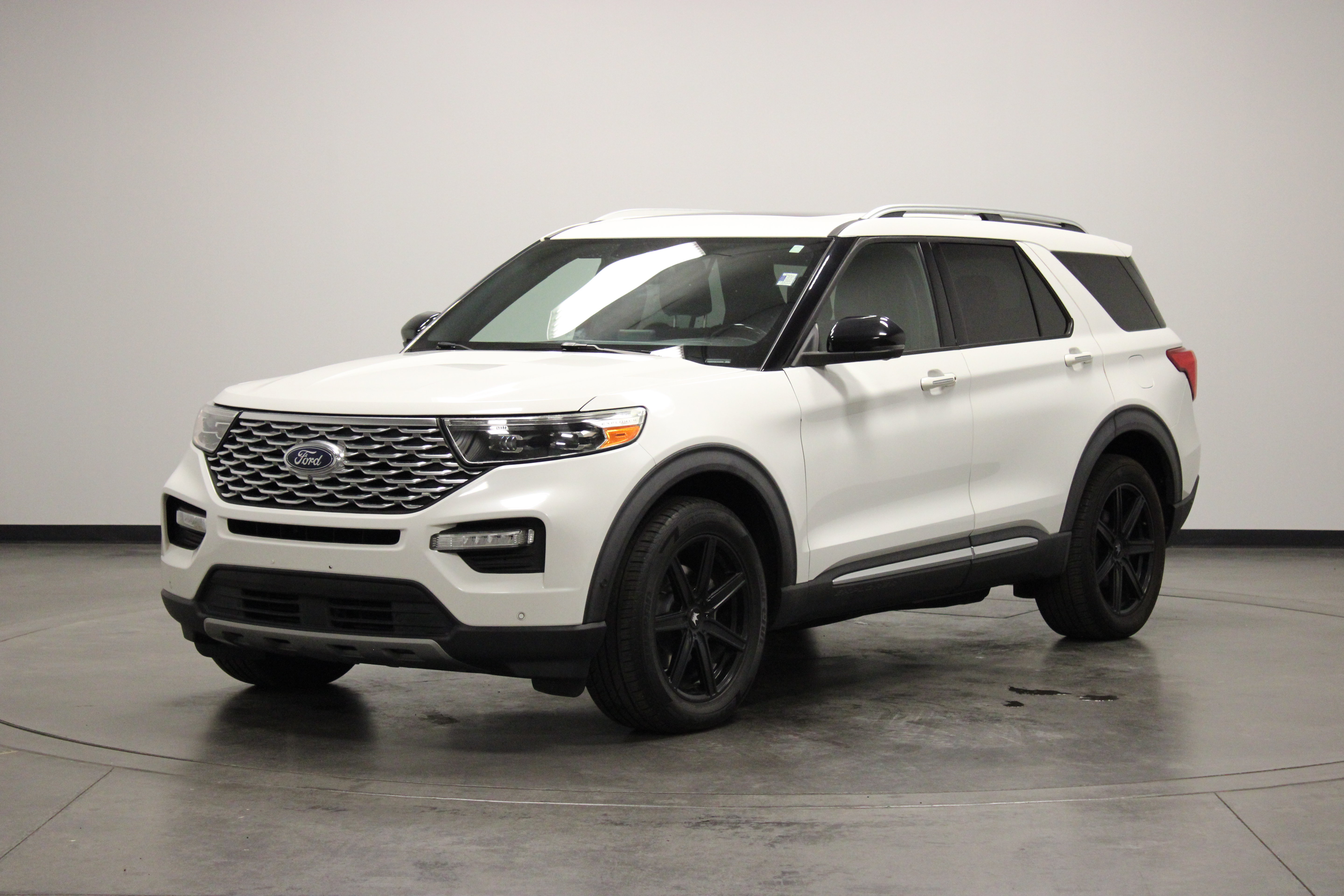 Used 2020 Ford Explorer Platinum w/ Premium Technology Package AWD/4WD image 4