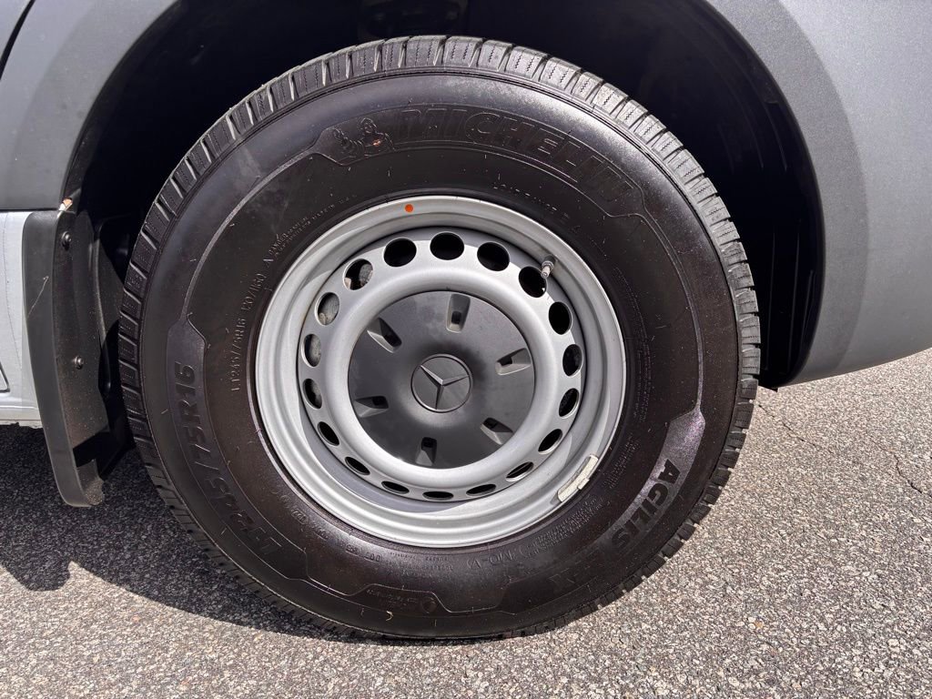 Used 2024 Mercedes-Benz Sprinter 2500 image 12