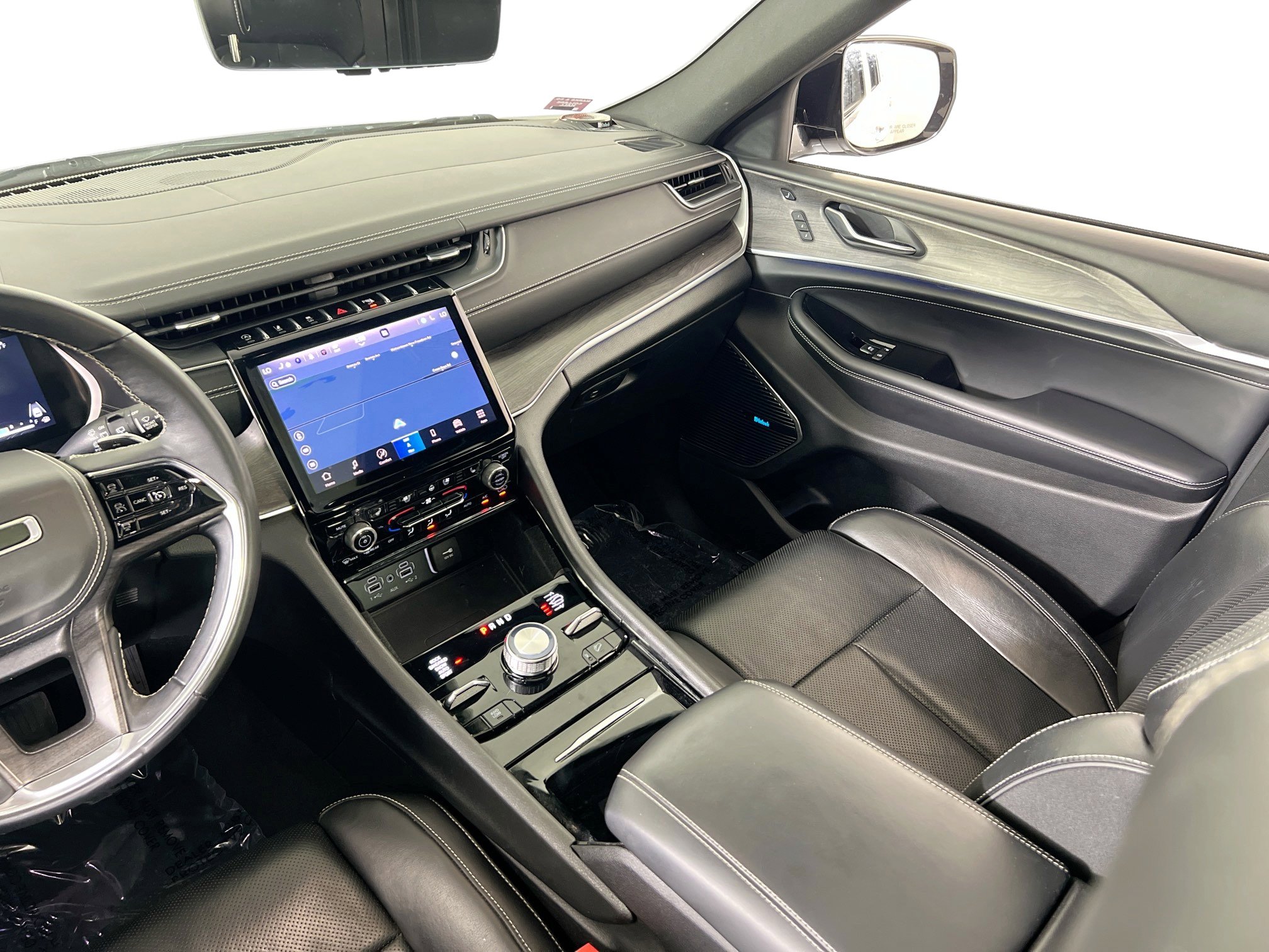 Used 2022 Jeep Grand Cherokee Overland w/ Luxury Tech Group IV image 23