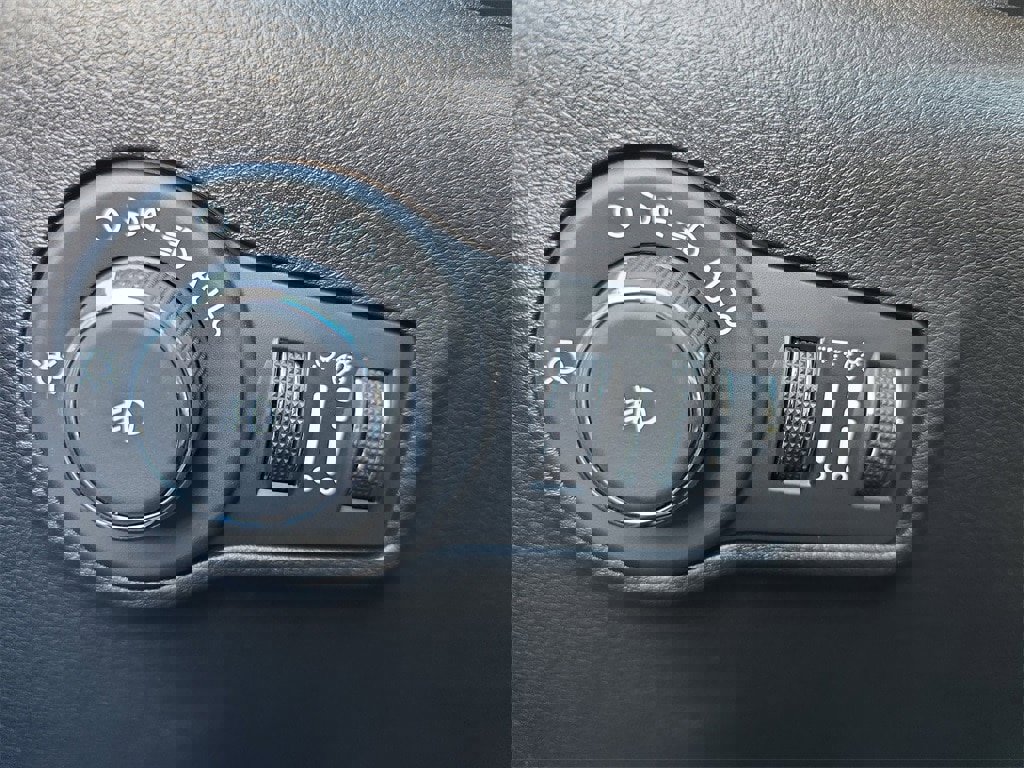 Used 2025 Jeep Compass Latitude image 24