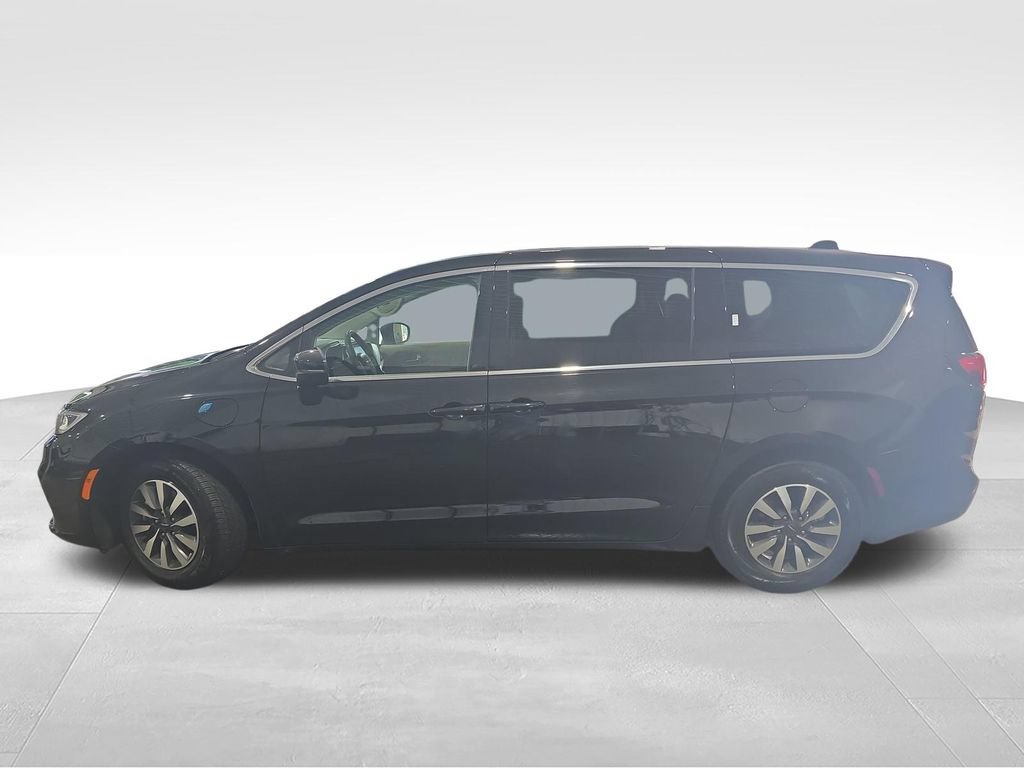 Used 2023 Chrysler Pacifica Touring-L FWD image 2