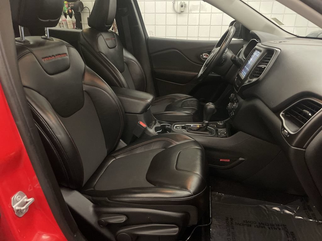 Used 2019 Jeep Cherokee Trailhawk w/ Comfort & Convenience Group AWD/4WD image 22