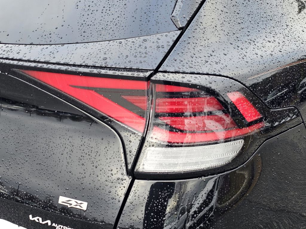 Used 2023 Kia Sportage SX image 9