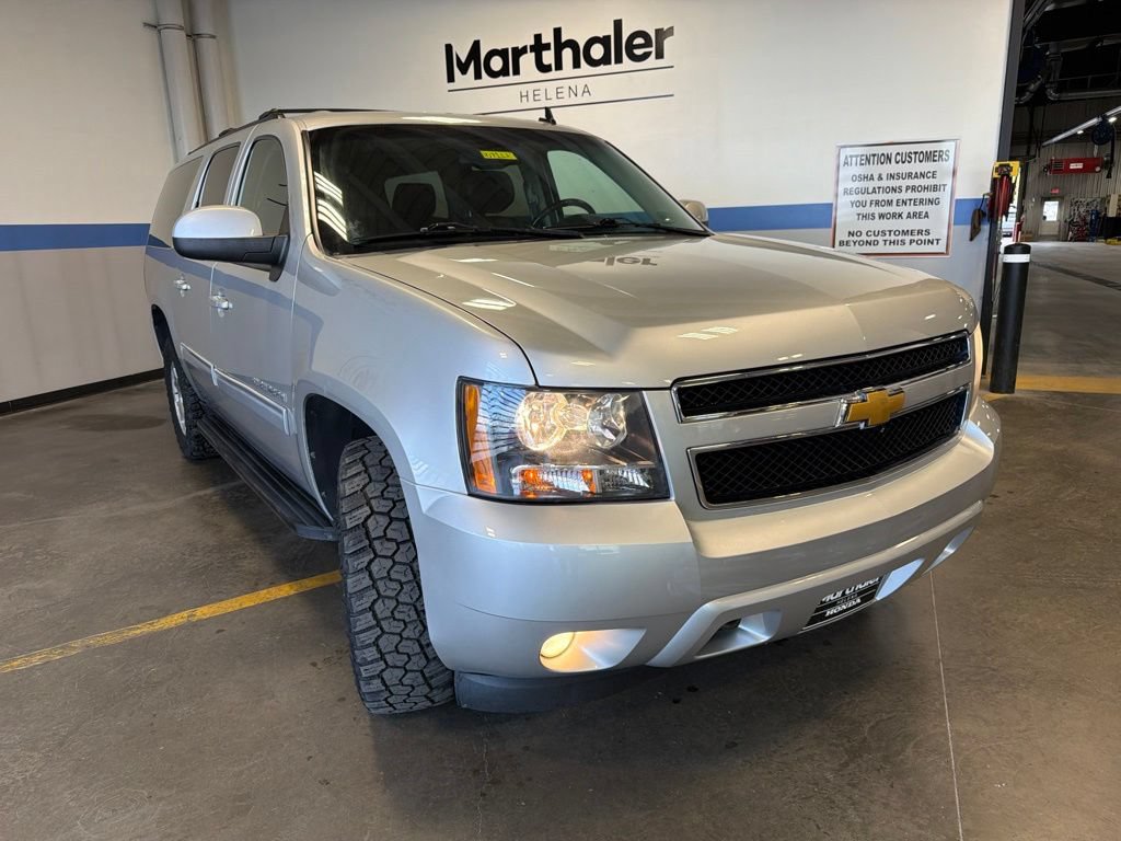 Used 2013 Chevrolet Suburban LT w/ Luxury Package AWD/4WD image 3