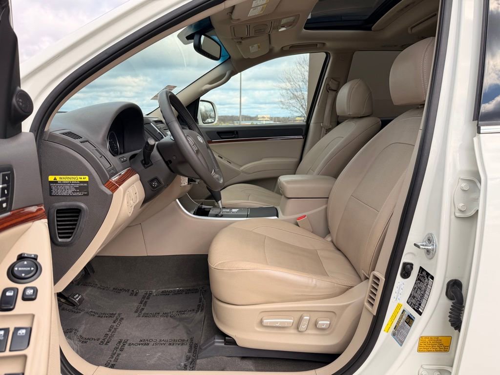 Used 2012 Hyundai Veracruz Limited w/ Entertainment Pkg image 25