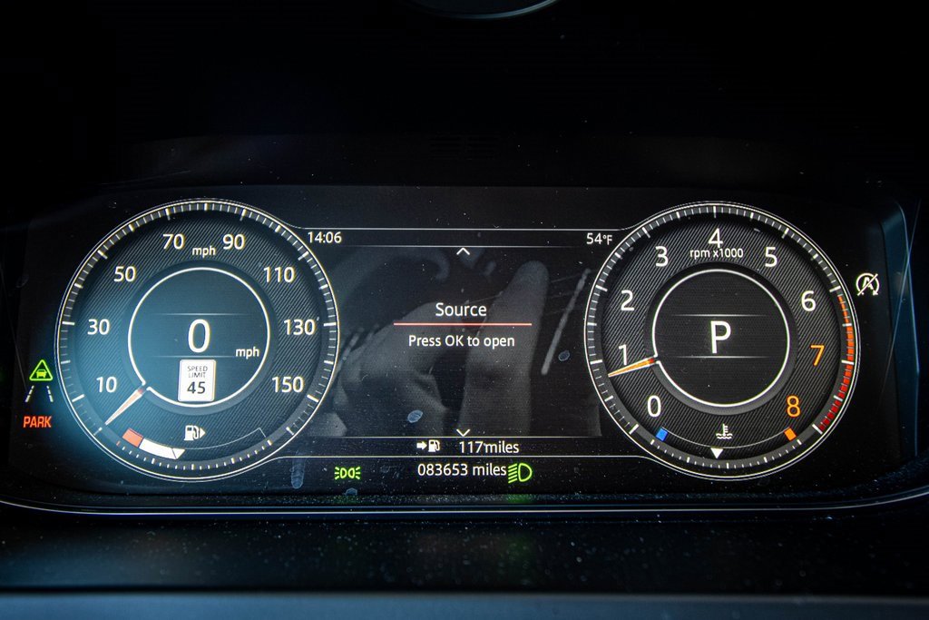 Used 2018 Jaguar E-PACE SE image 3