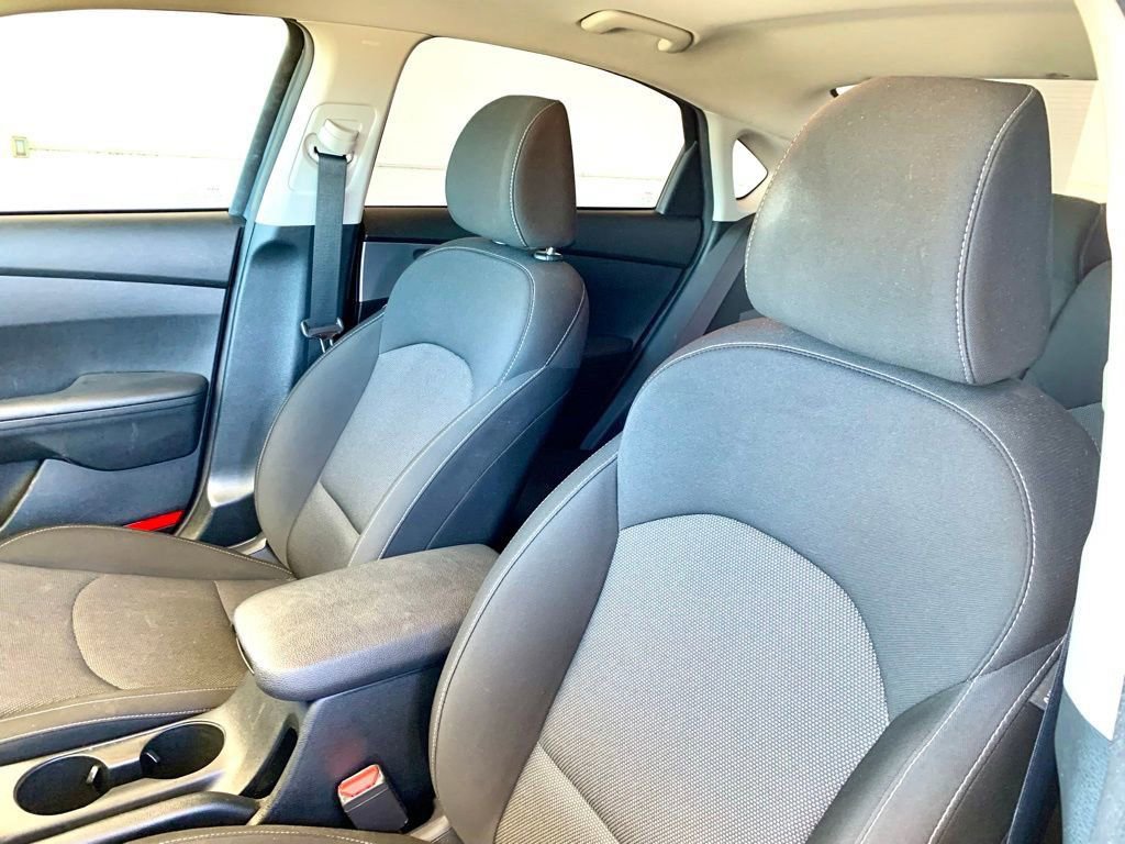 Used 2022 Kia Forte LXS w/ LXS Technology Package image 12