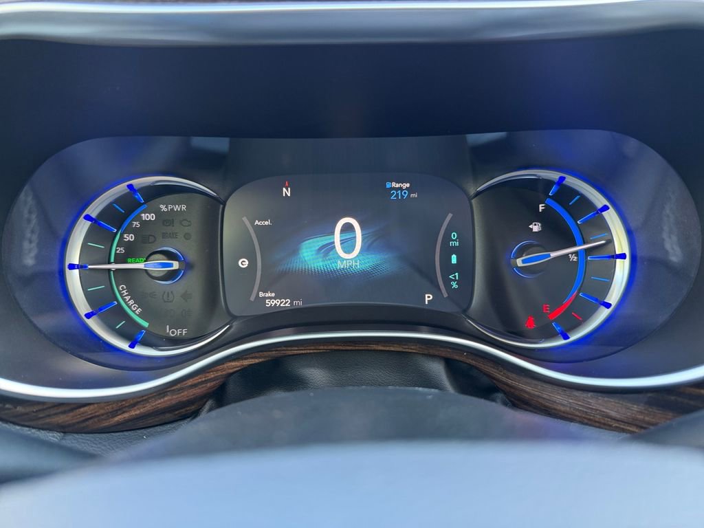Used 2023 Chrysler Pacifica Limited image 16