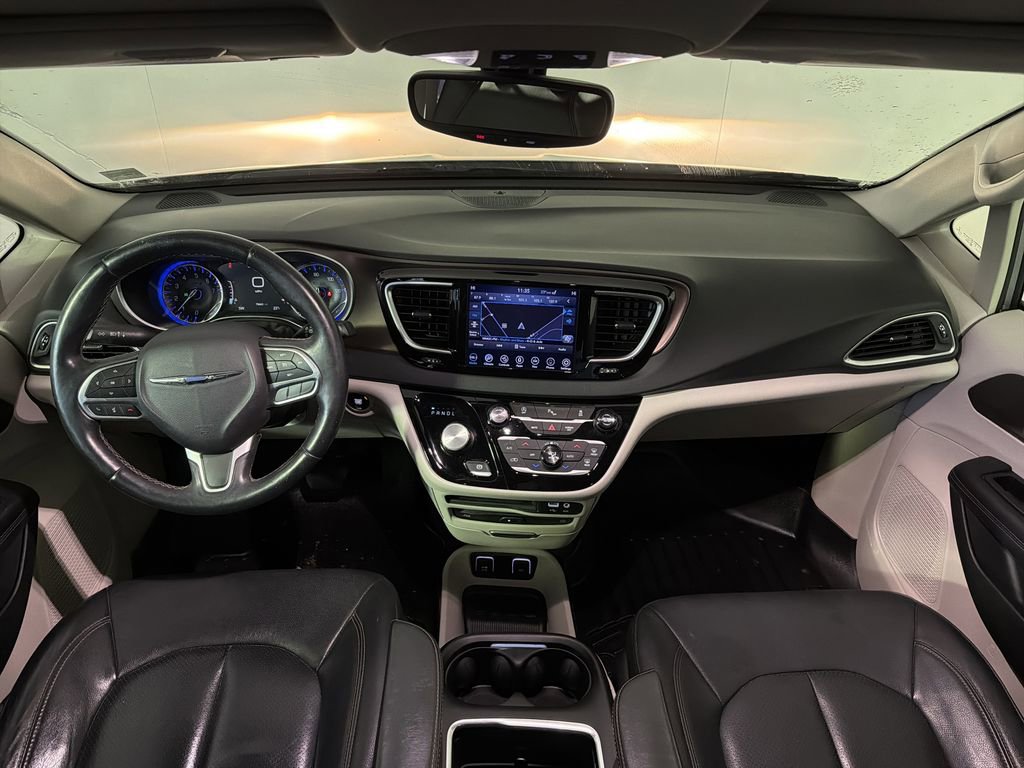 Used 2018 Chrysler Pacifica Touring-L Plus image 33