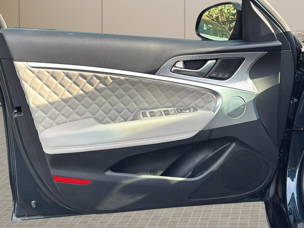Used 2023 Genesis G70 3.3T w/ Sport Prestige Package image 16