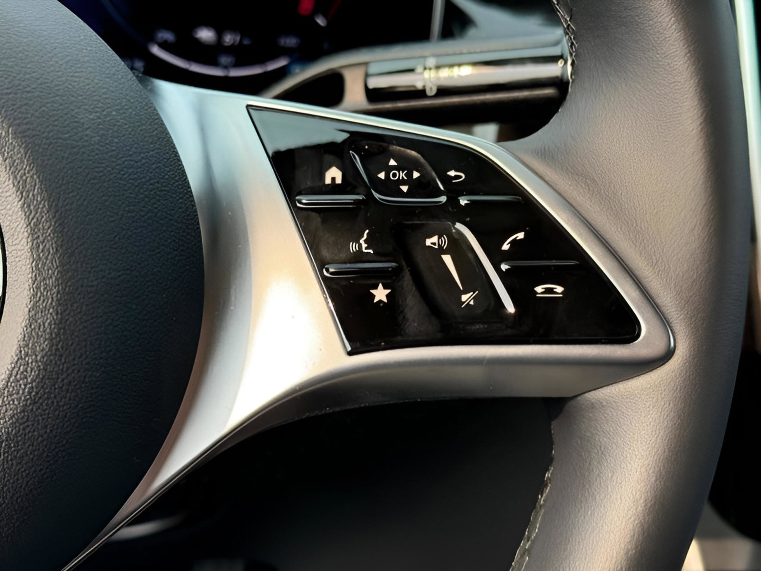 Certified 2025 Mercedes-Benz GLC 350e 4MATIC image 33