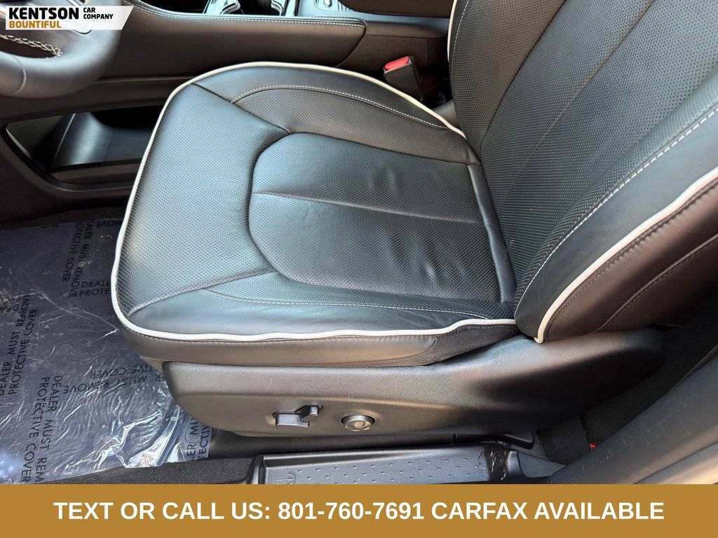 Used 2026 Chrysler Pacifica Limited FWD image 31