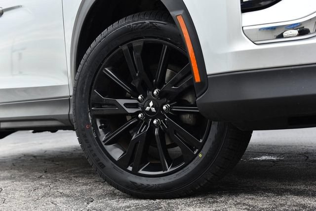 Used 2024 Mitsubishi Eclipse Cross LE AWD/4WD image 3