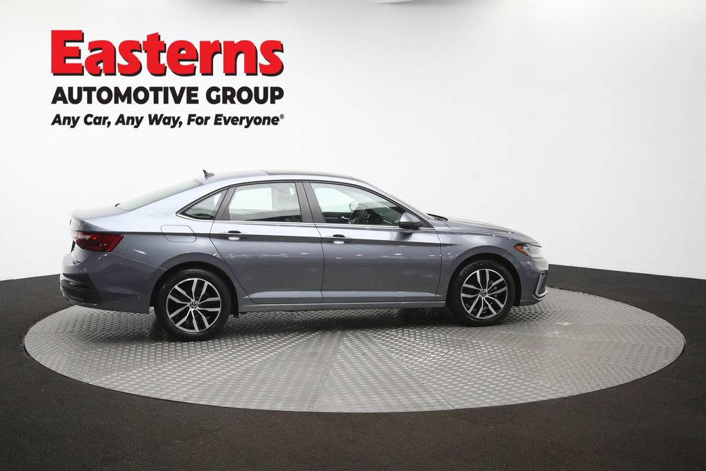 Used 2025 Volkswagen Jetta SE FWD image 46