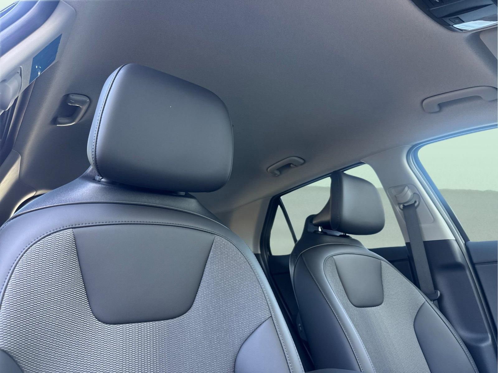 New 2026 Kia Niro EX FWD image 16