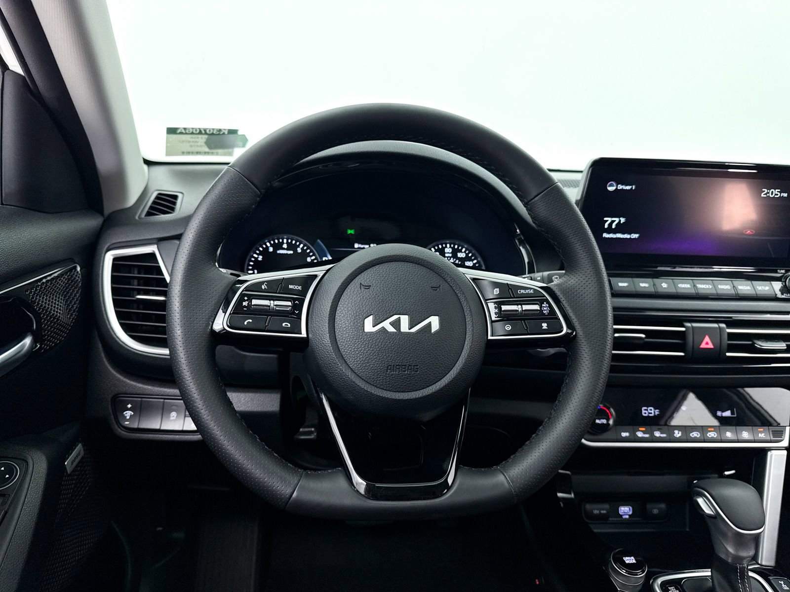 Certified 2022 Kia Seltos SX w/ Sunroof Package image 35