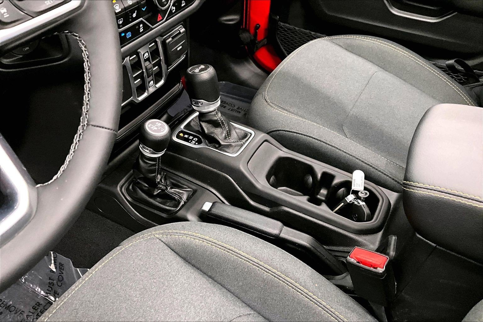 Used 2025 Jeep Wrangler Unlimited Sahara w/ Safety Group AWD/4WD image 18