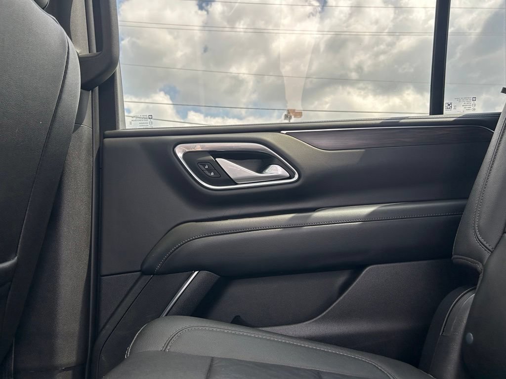 Used 2022 Chevrolet Suburban LT AWD/4WD image 29