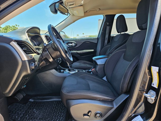 Used 2015 Jeep Cherokee Latitude w/ Comfort/Convenience Group AWD/4WD image 21
