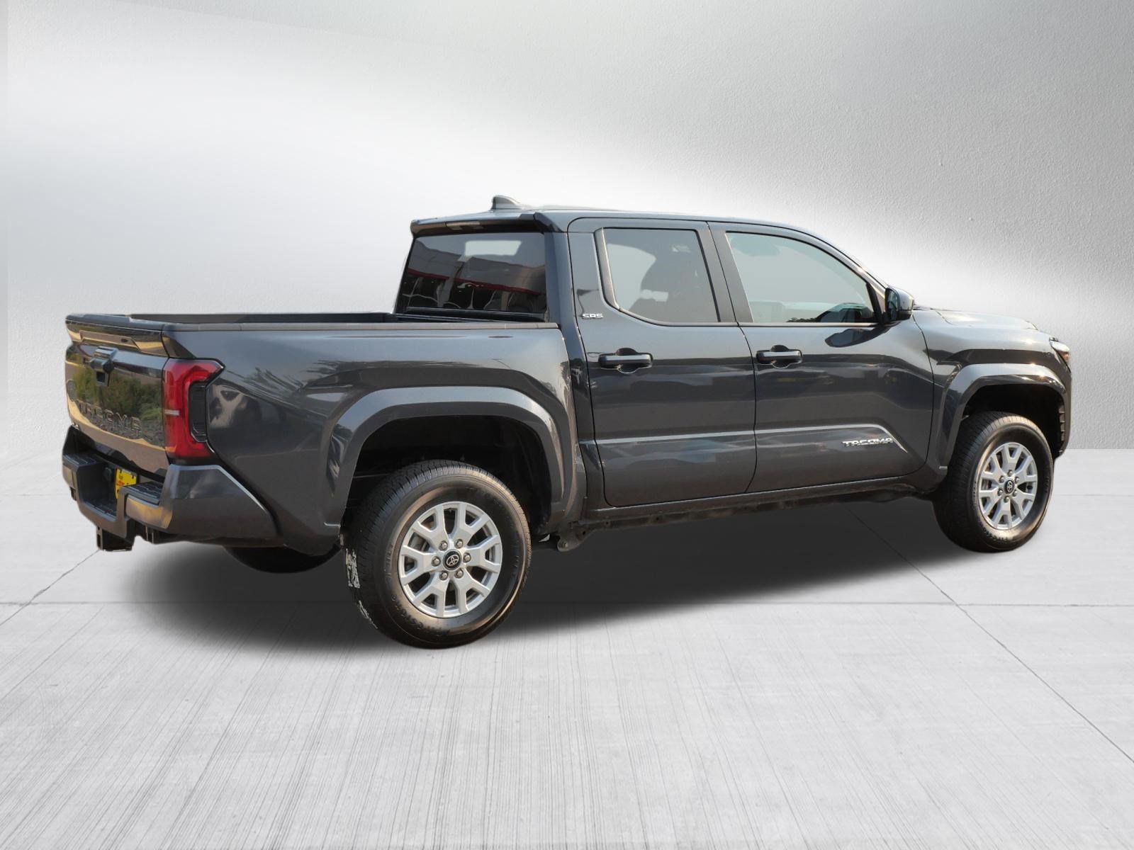 Certified 2024 Toyota Tacoma SR5 AWD/4WD image 8