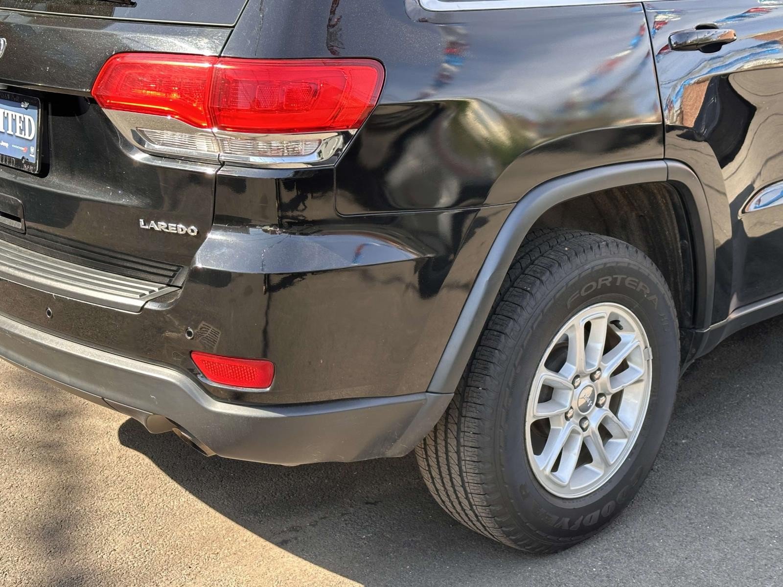 Used 2019 Jeep Grand Cherokee Laredo AWD/4WD image 12