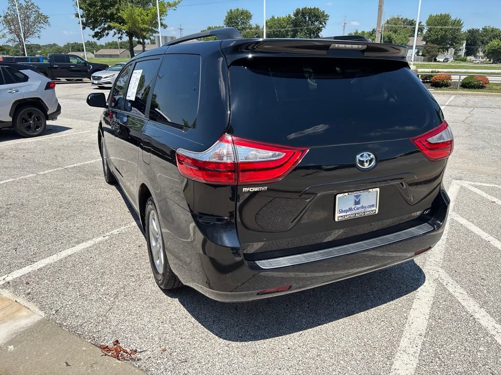 Used 2017 Toyota Sienna LE FWD image 27