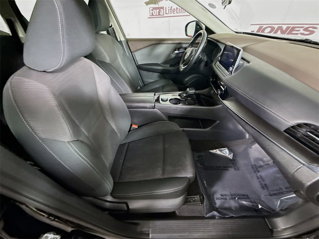 Certified 2022 Nissan Rogue SV image 30