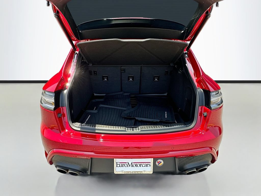 Certified 2022 Porsche Macan S AWD/4WD image 28