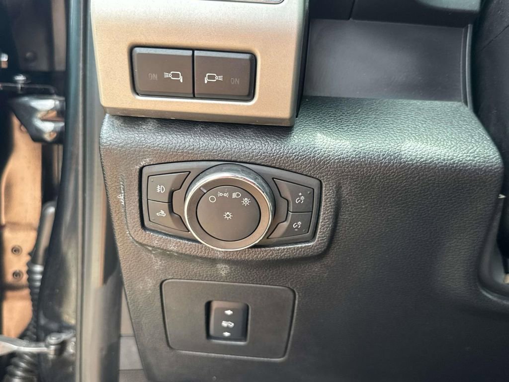 Used 2015 Ford F150 Lariat w/ Equipment Group 502A Luxury AWD/4WD image 22