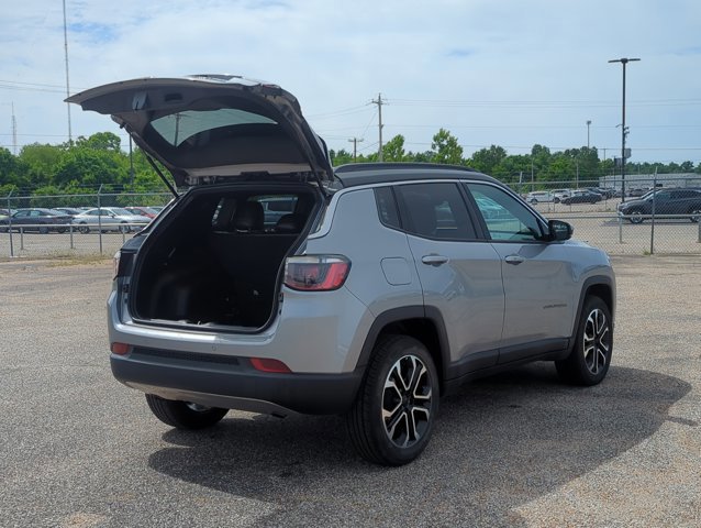 Used 2024 Jeep Compass Limited AWD/4WD image 5